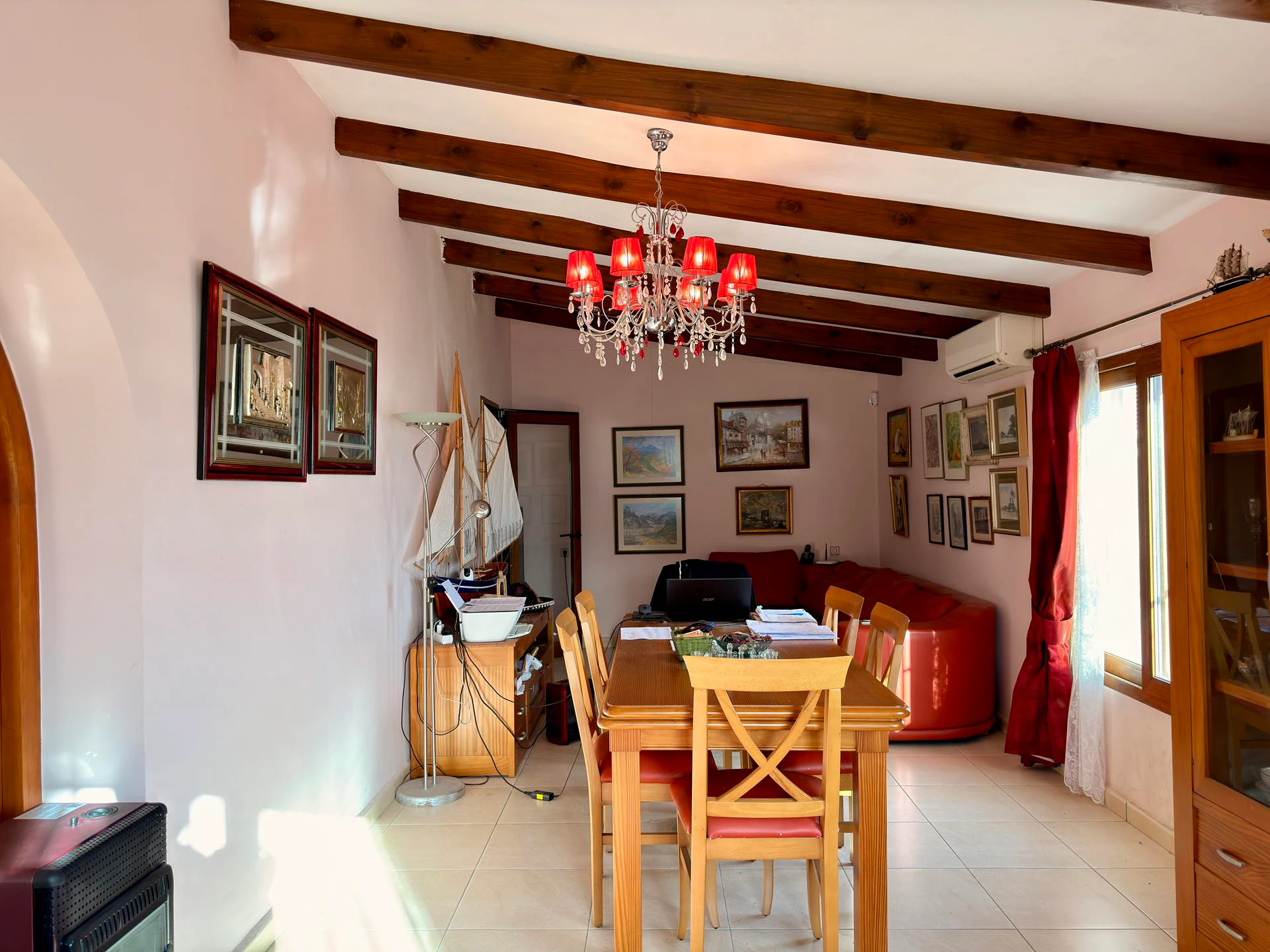 Cumbre del Sol: a Mediterranean-style villa with a swimming pool and sea views