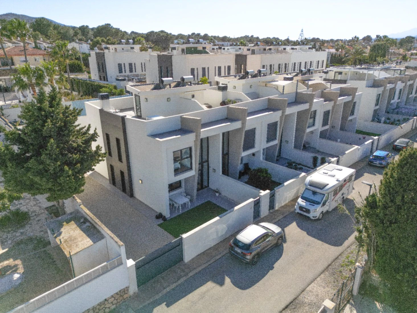 Modernes Haus in Albir – 3 Schlafzimmer, eigenes Grundstück und fußläufig zur Stadt