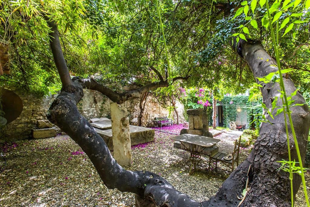Two-storey town house with extensive interior patio, Dénia