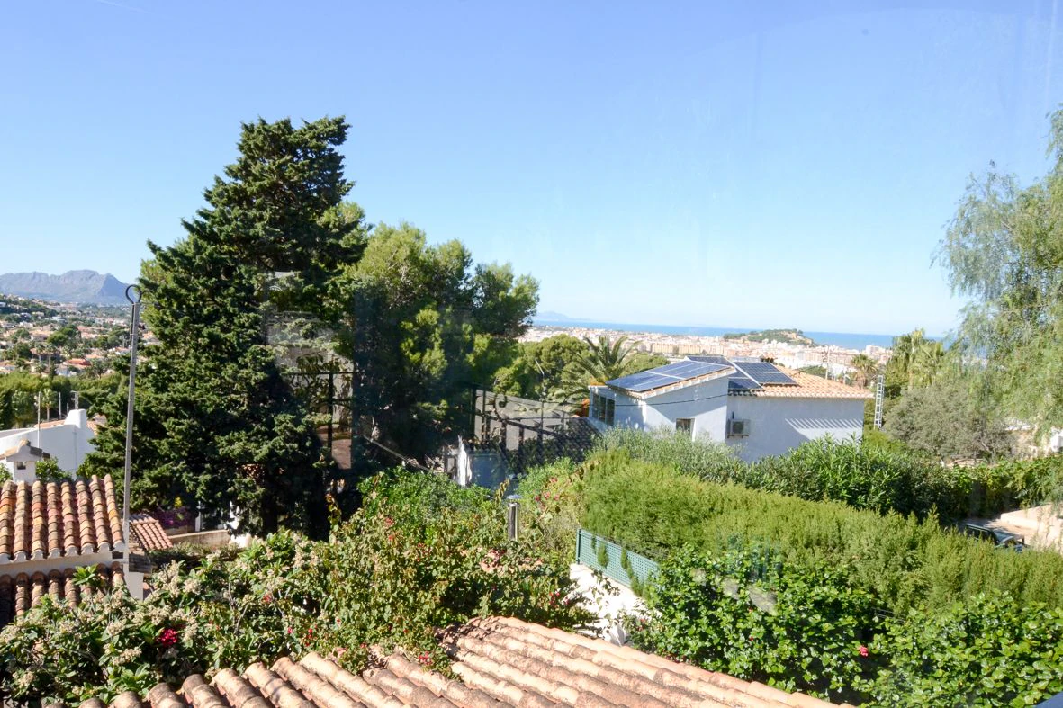 Plot with views just a short distance from the urban area.