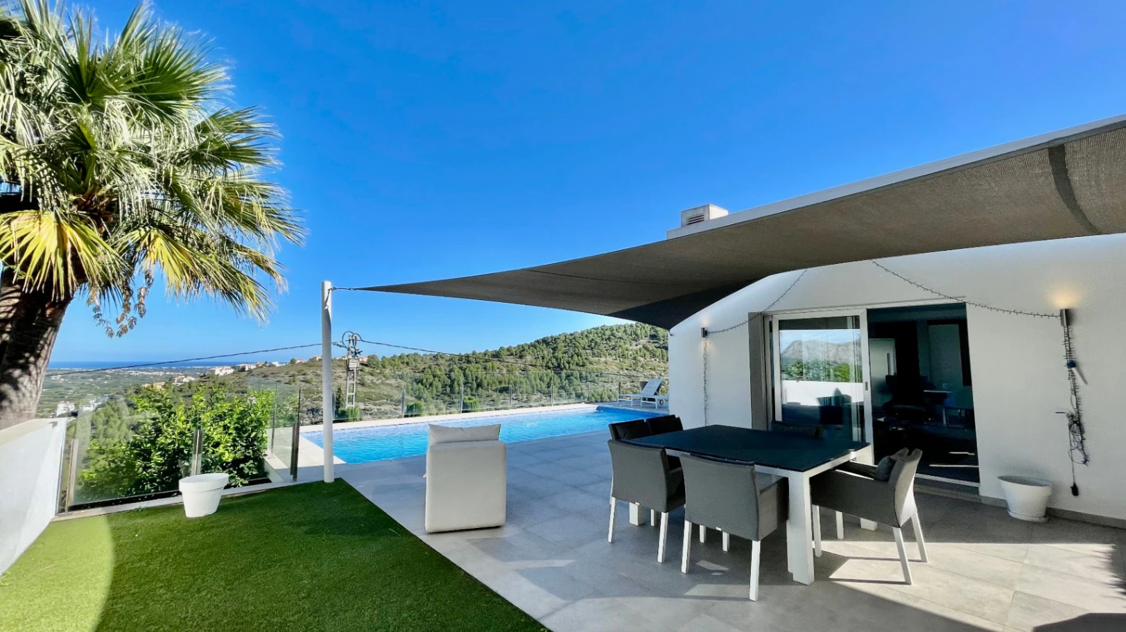 Villa zu verkaufen in Orba: Minimalistischer Luxus mit fantastischer Aussicht