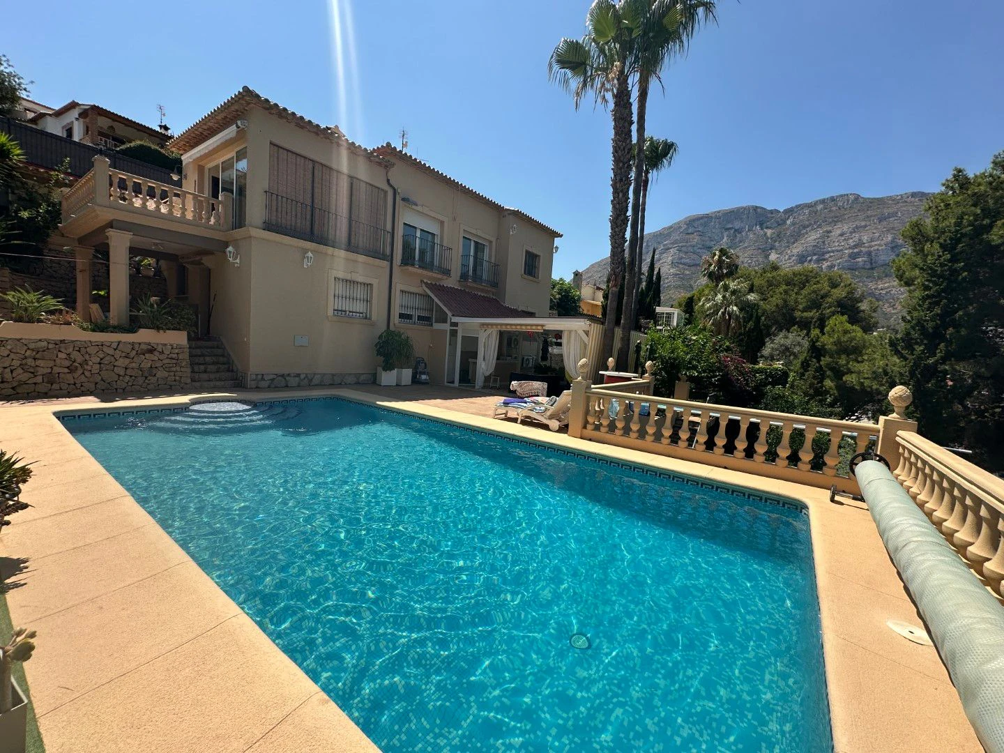 Chalet for Sale in Dénia with Sea and Mountain Views