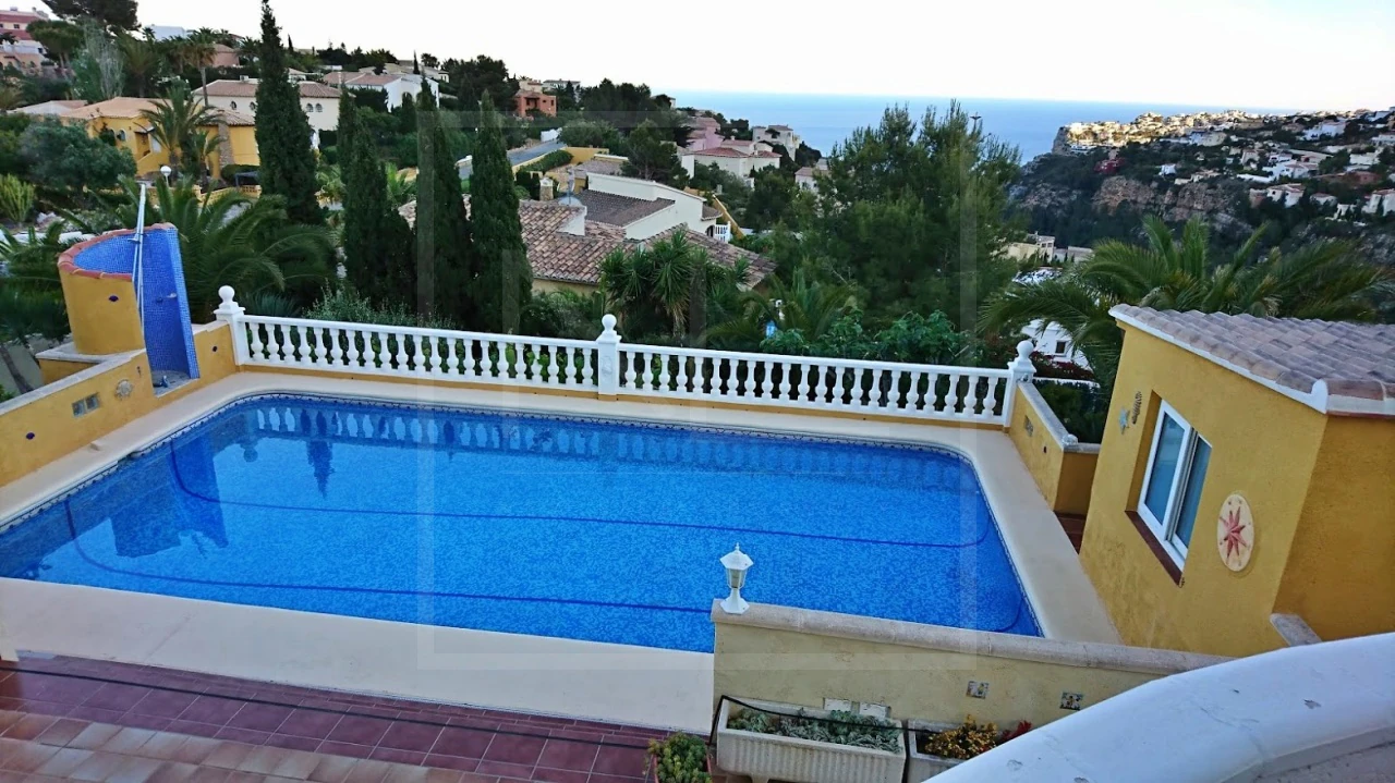 5 bedroom, 3 bathroom villa For Sale in Benitachell