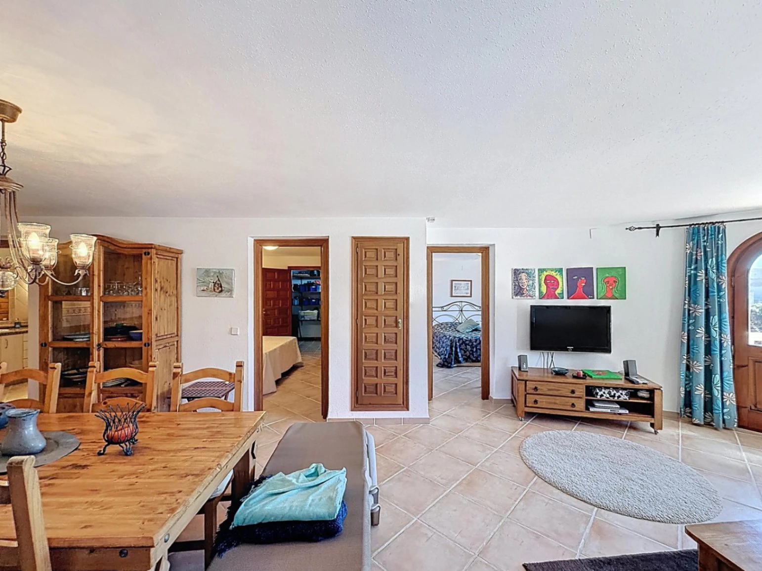 Cumbre del Sol villa with spectacular views of the sea and cliffs.