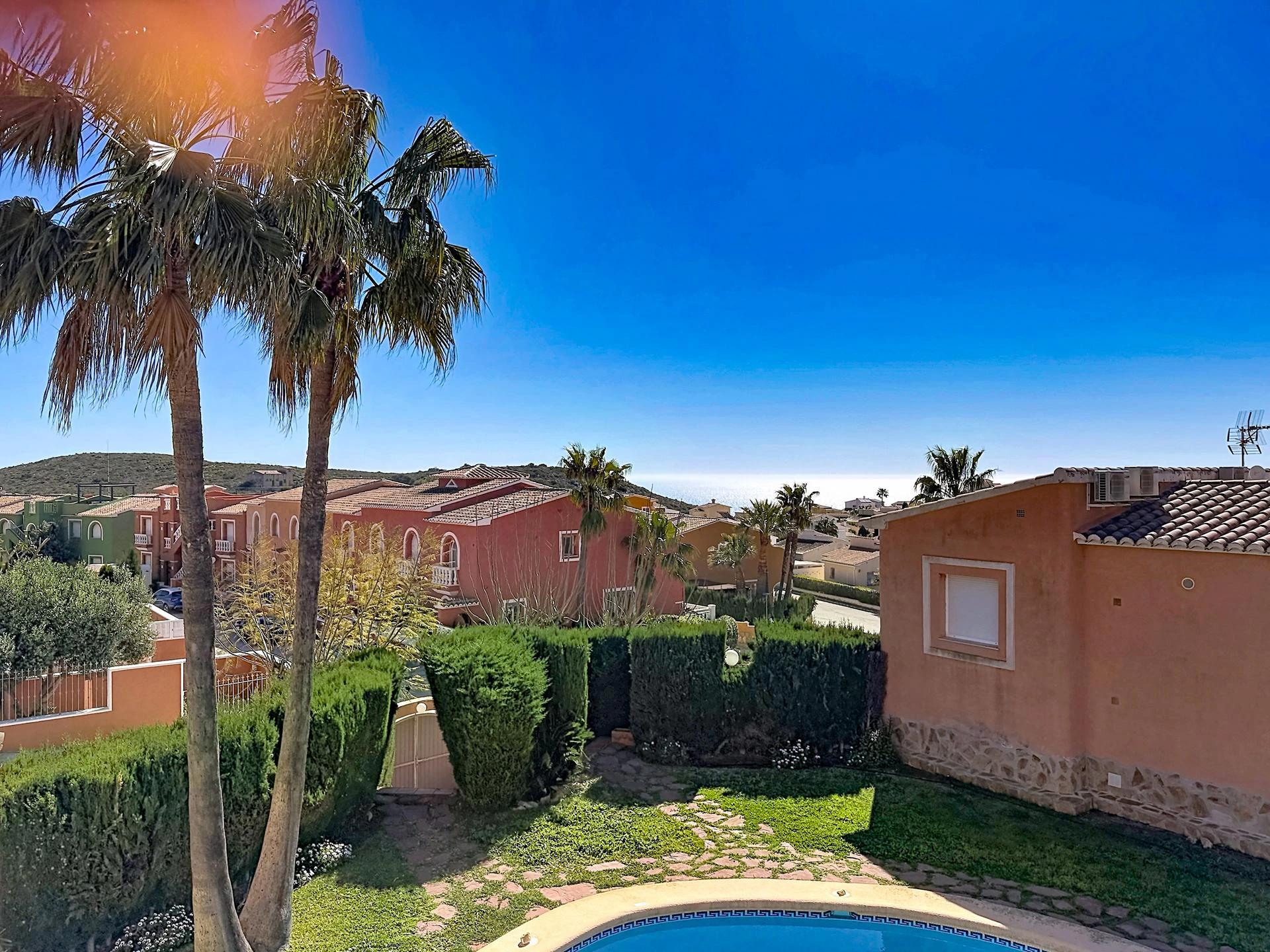 Cumbre del Sol appartement gerenoveerd met uitzicht op zee