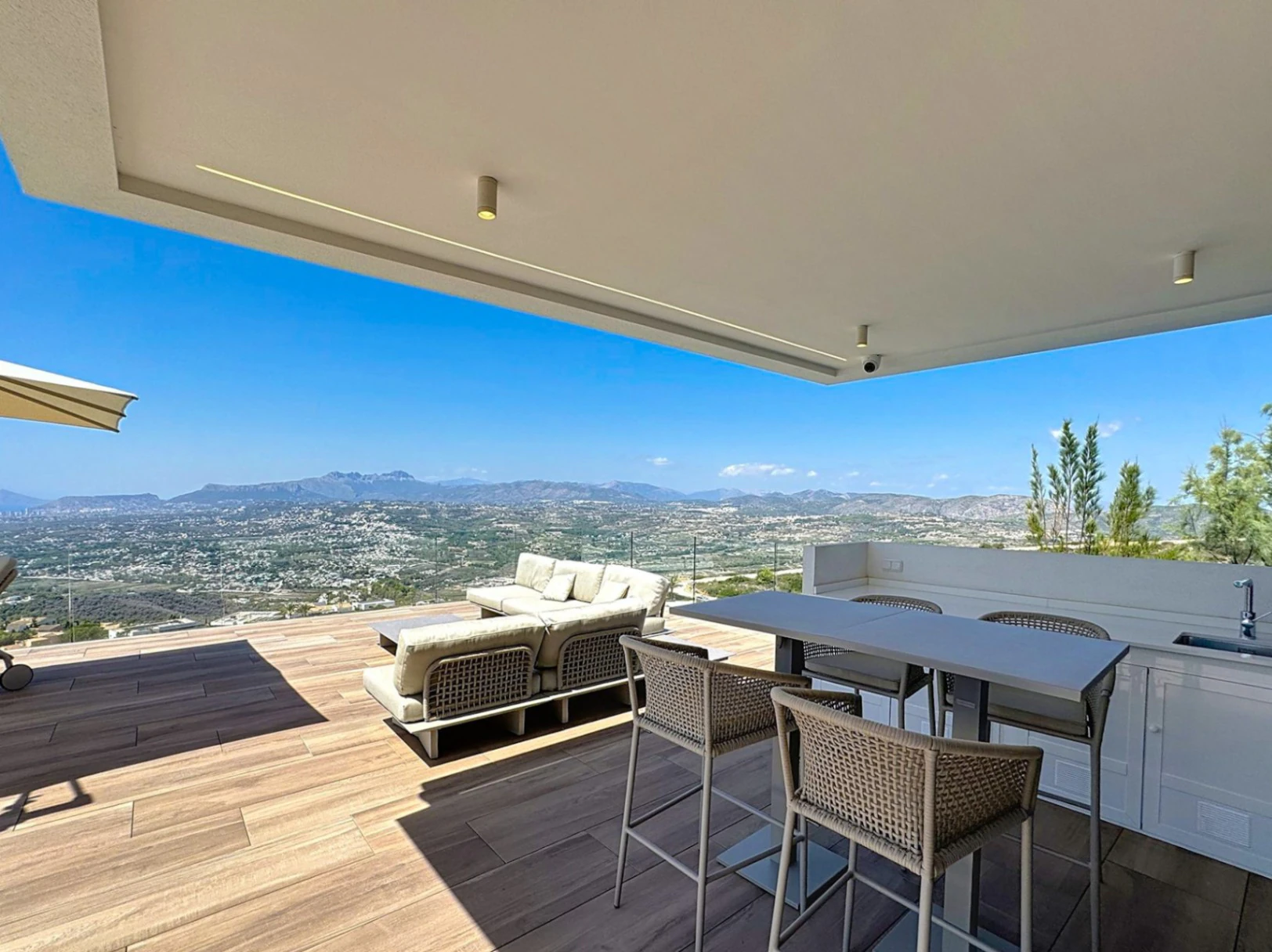 Cumbre del Sol Luxury villa with panoramic views in Jazmines residential area