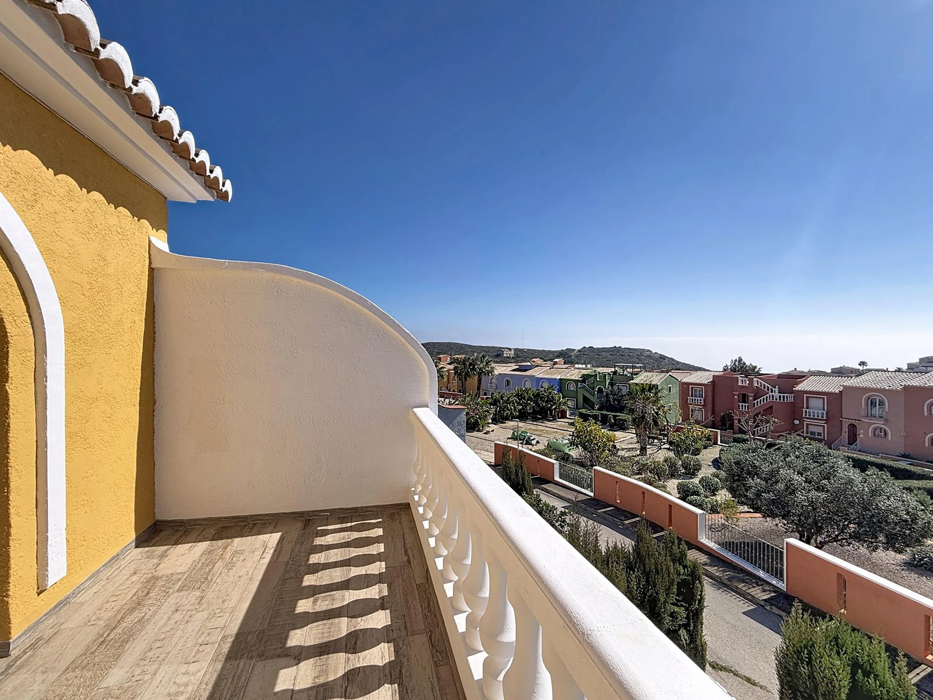 Cumbre del Sol gerenoveerd duplex appartement in Pueblo de la Paz