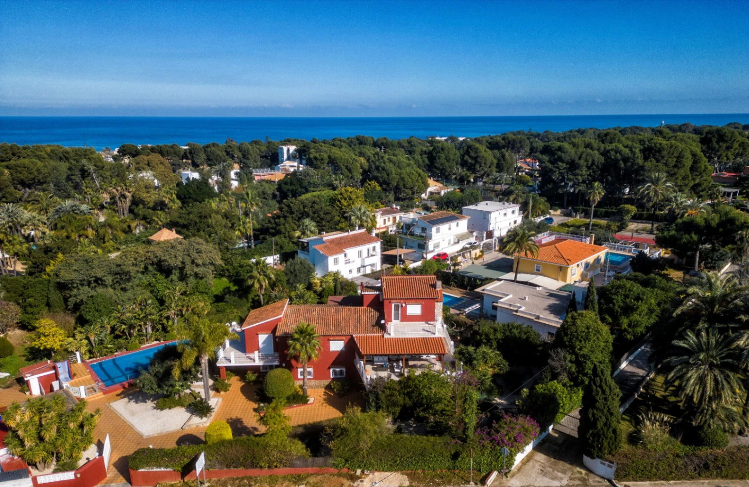 Villa with 2950 m² plot just 700 m from Marineta Cassiana, Dénia