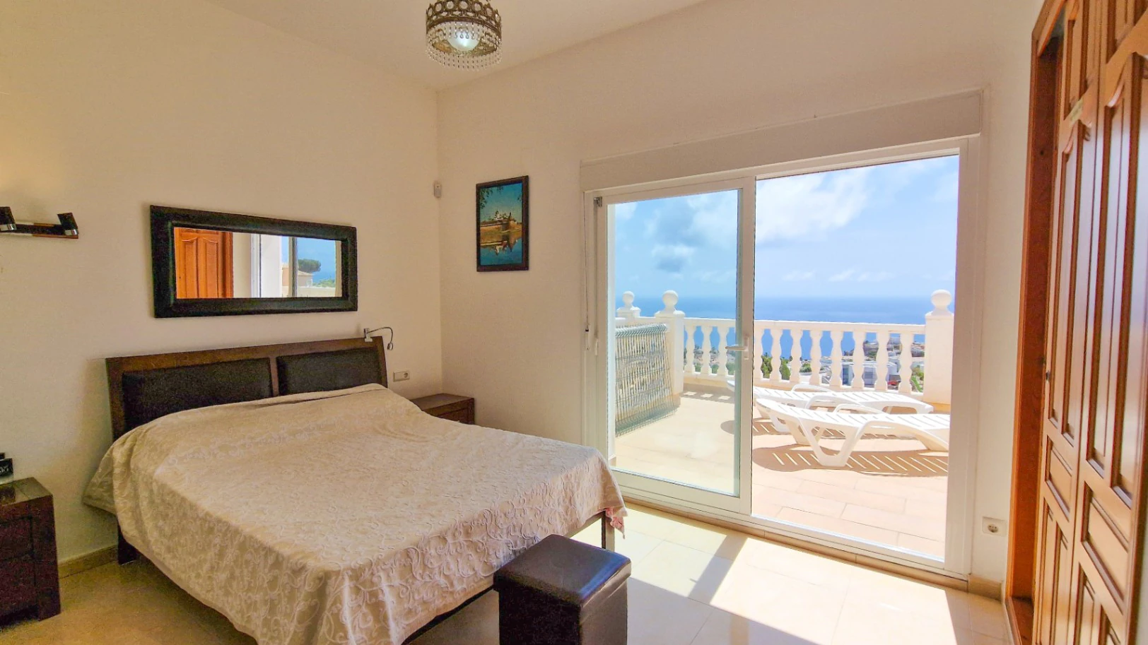 Spacious 4-Bedroom Villa for Sale – 820 m Plot | Costa Blanca