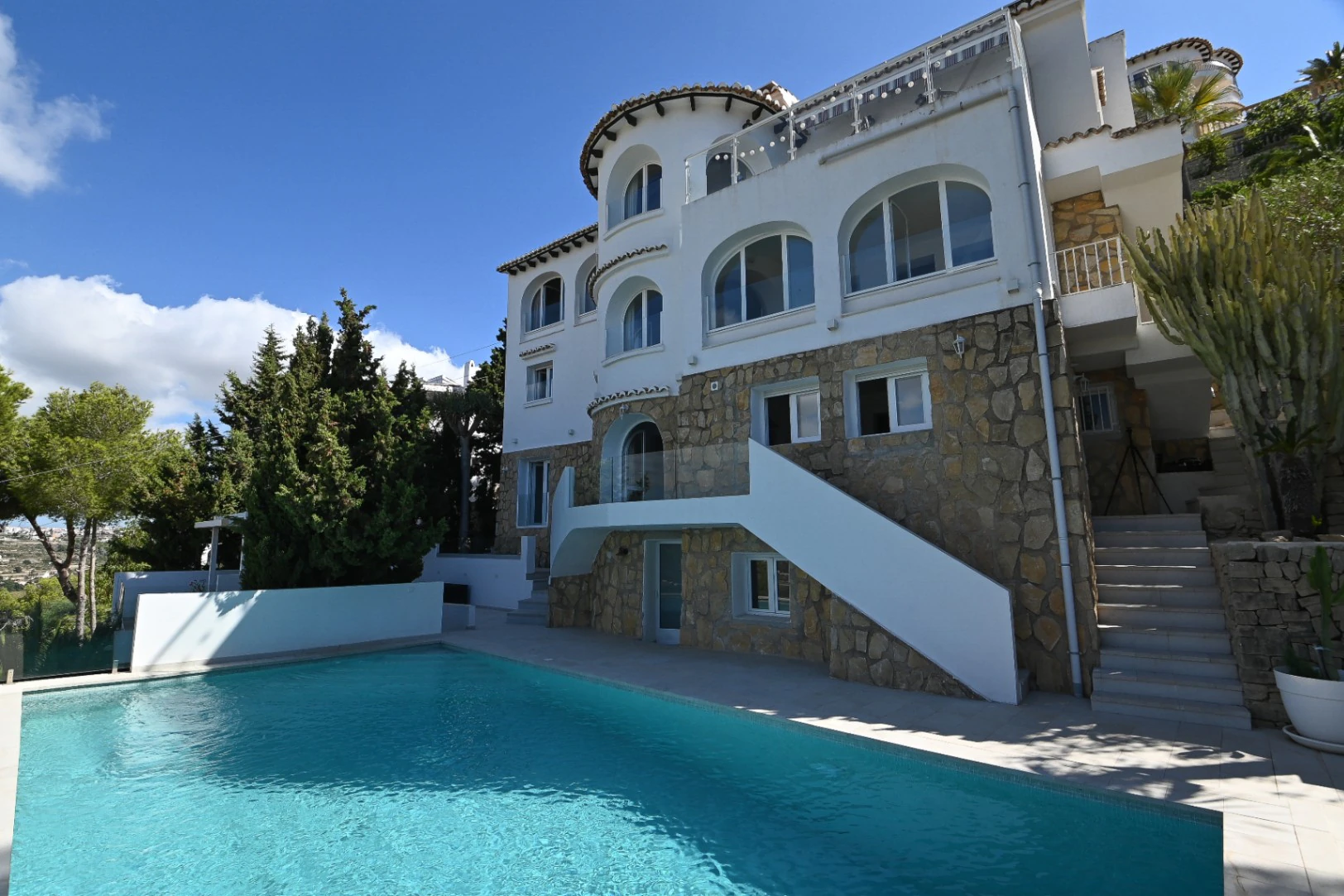Prachtige Villa Te Koop in Moraira, 7 Slaapkamers