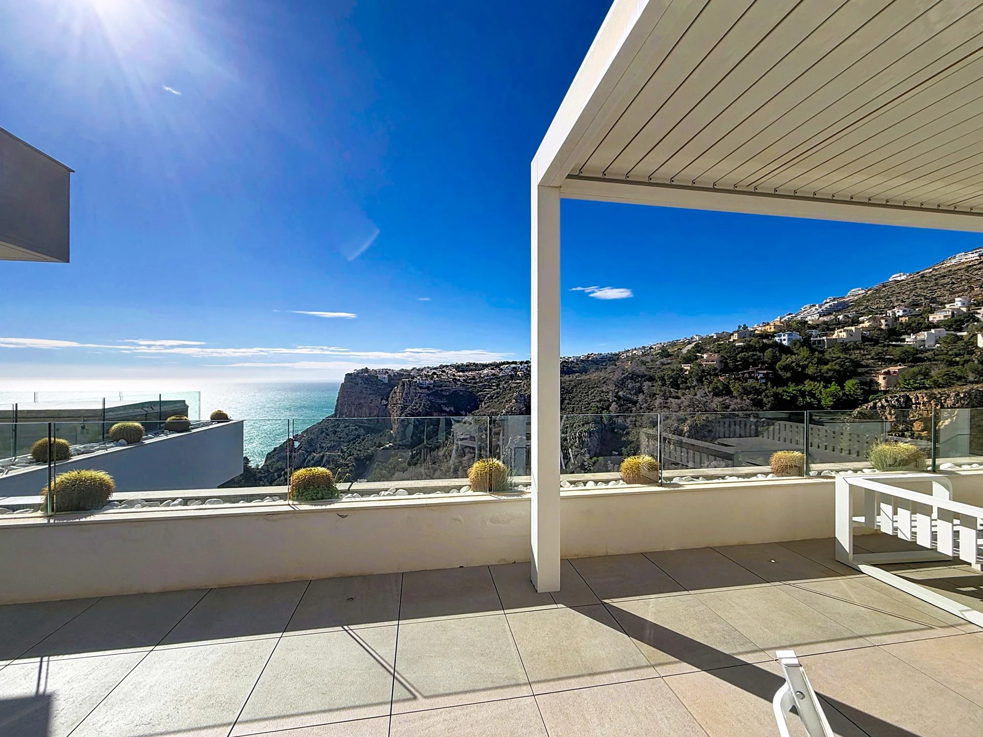 Cumbre del Sol luxe modern penthouse met uitzicht op de kliffen en de zee