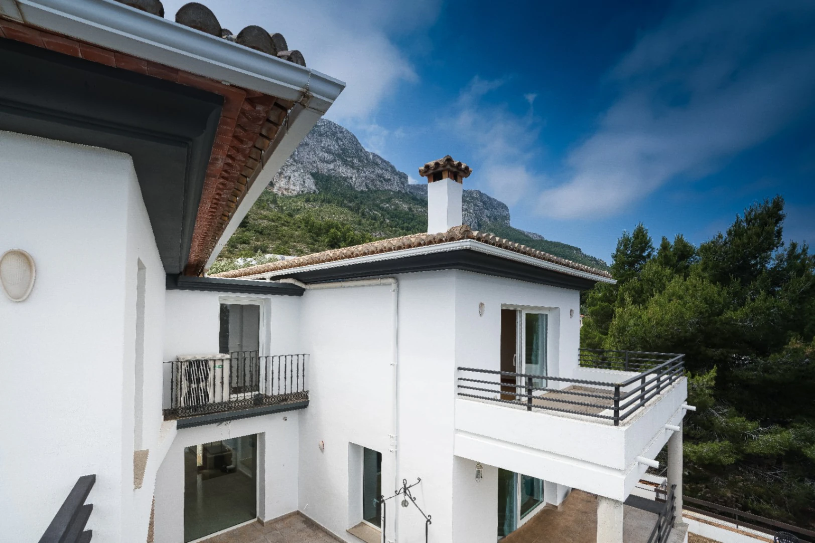 Villa avec vue sur la mer et en plein parc naturel du Montgó, à Dénia