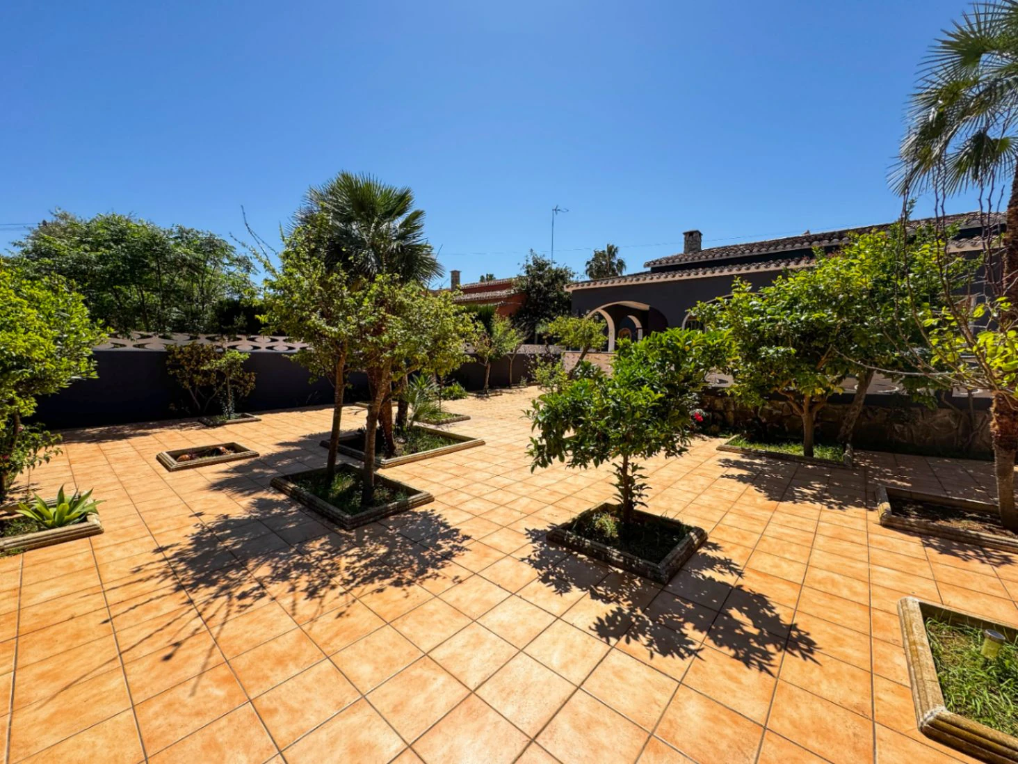 Independent chalet with large plot and private pool in Las Marinas - Dénia