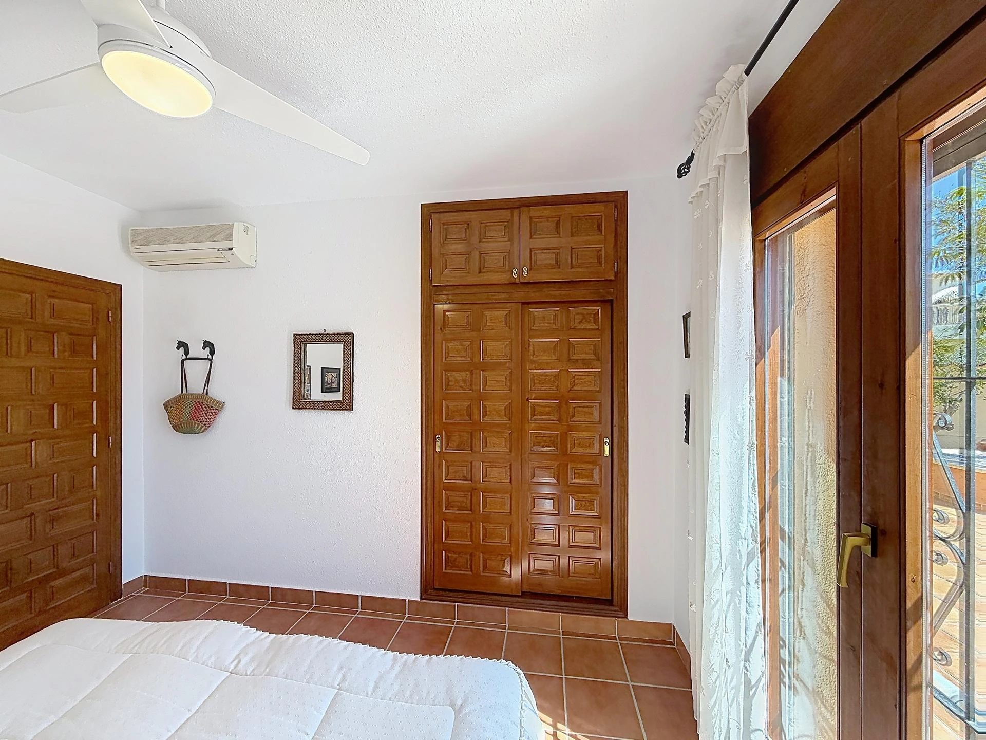Cumbre del Sol villa with spectacular views of the sea and cliffs.
