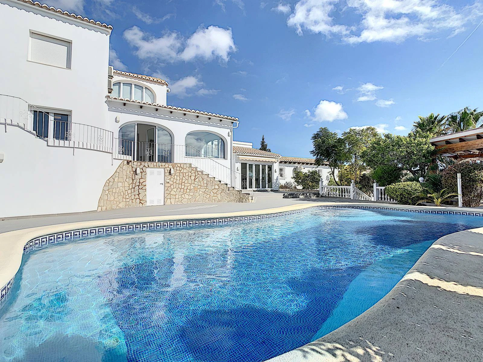 Cumbre del Sol villa gerenoveerd met uitzicht op zee