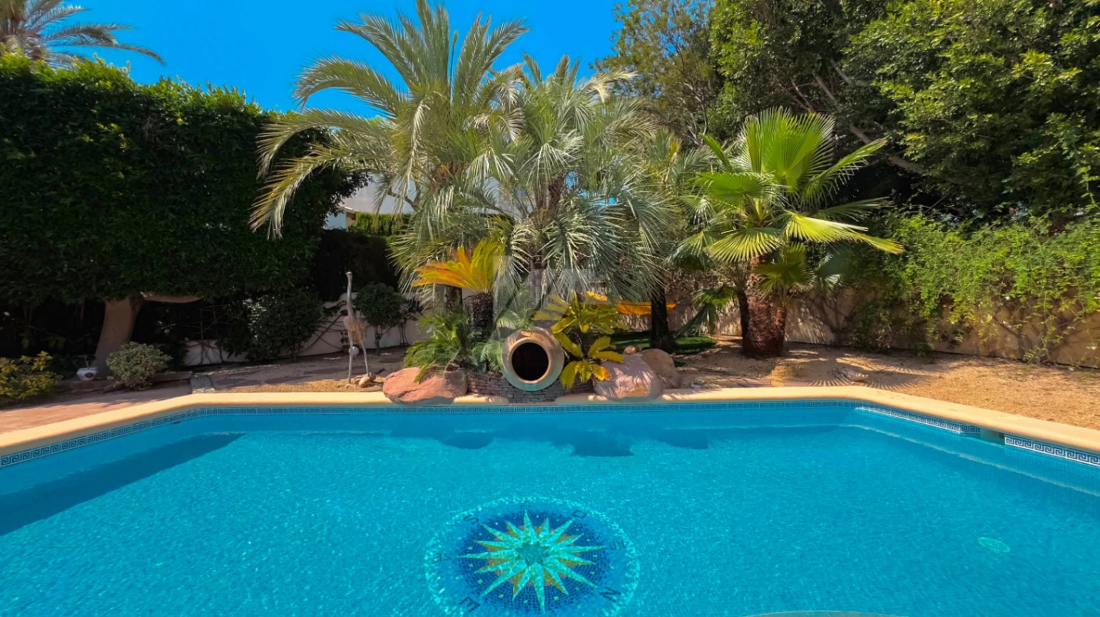 Villa de lujo en venta en Moraira con vistas al mar.