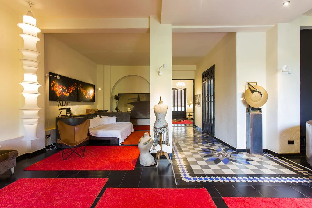 Two-storey town house with extensive interior patio, Dénia