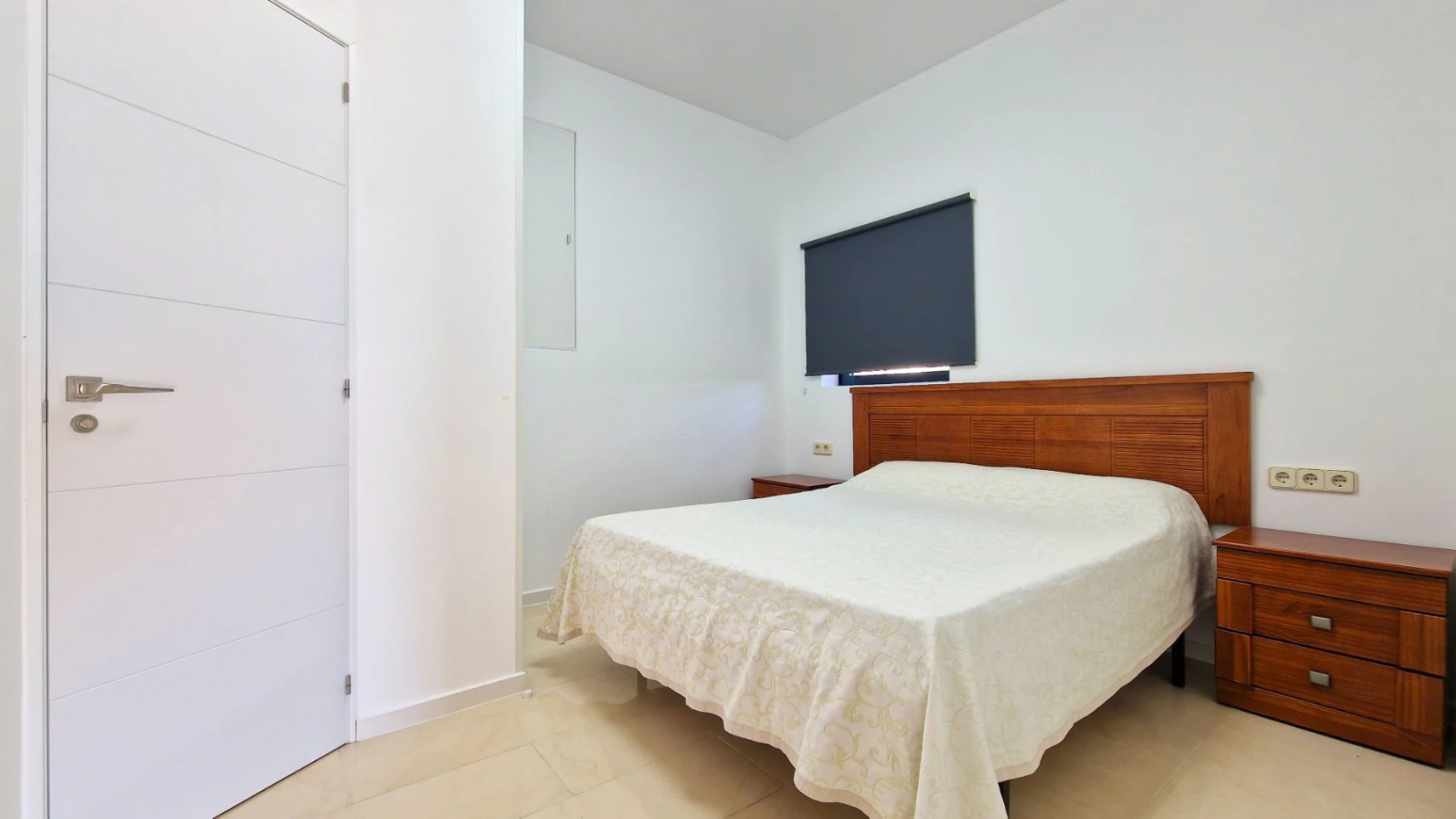 Spacious 4-Bedroom Villa for Sale – 820 m Plot | Costa Blanca