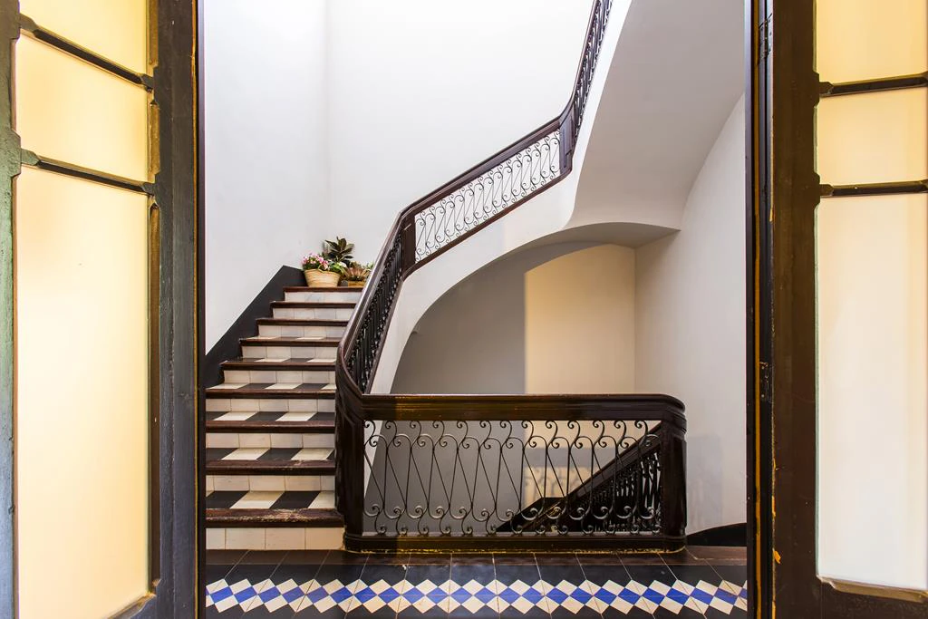 Two-storey town house with extensive interior patio, Dénia