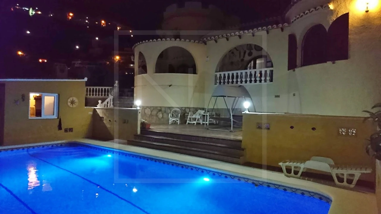 5 bedroom, 3 bathroom villa For Sale in Benitachell