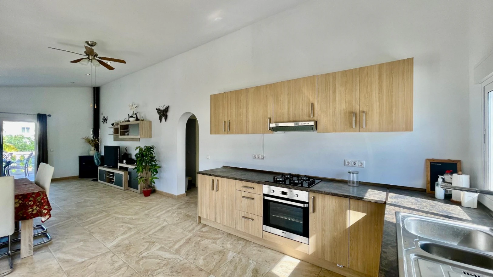 Villa for sale in Orba: Panoramic views, separate guest apartment