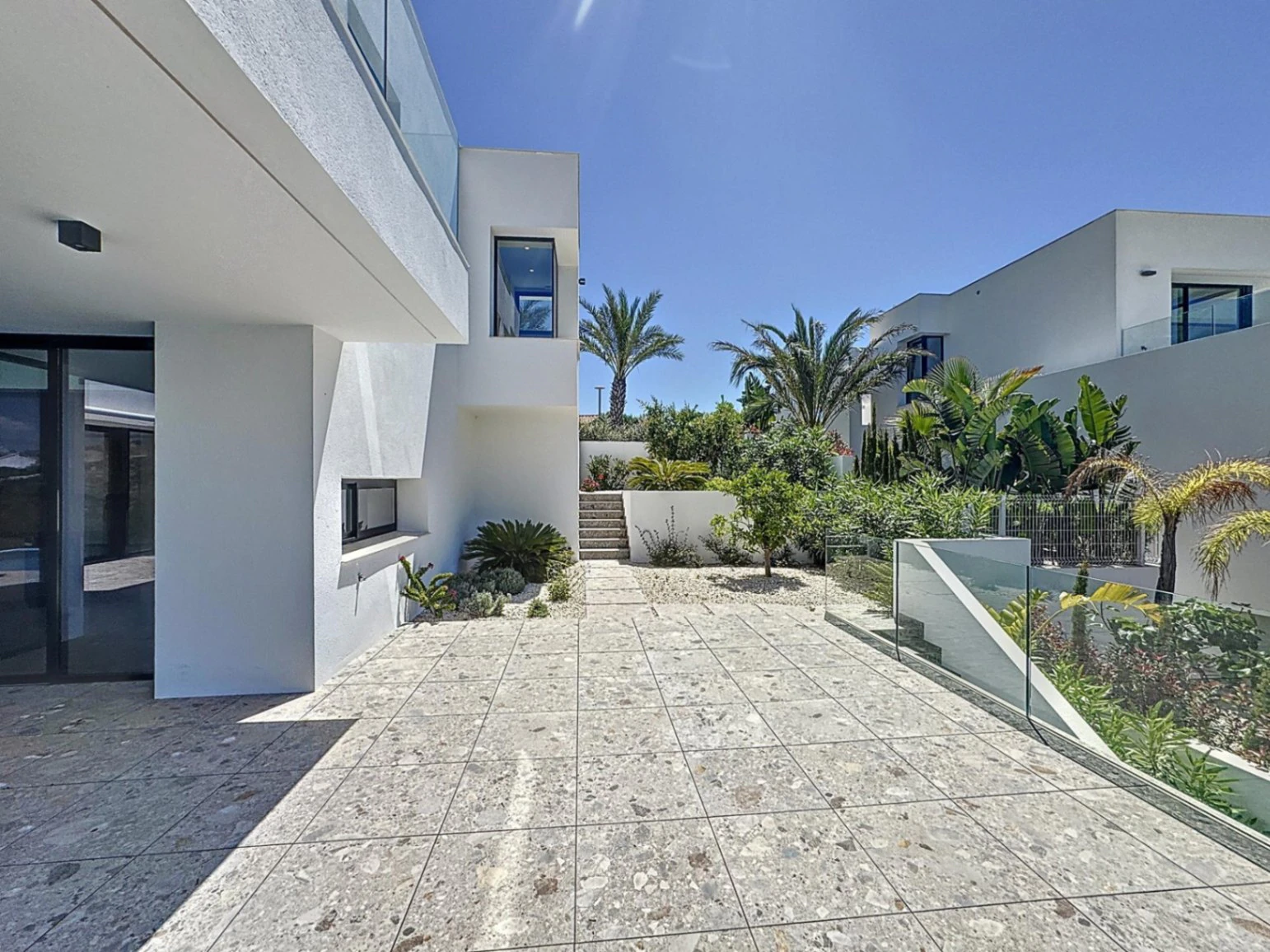 Moderne Villa in Cumbre del Sol mit Meerblick, neu zu beziehen