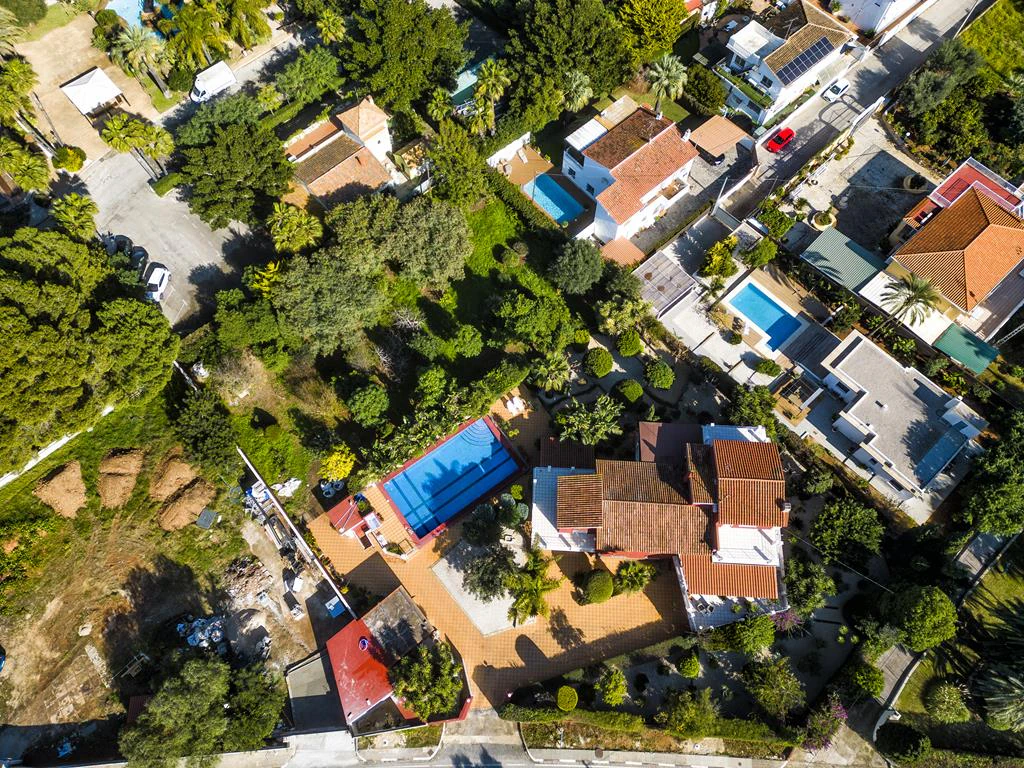 Villa with 2950 m² plot just 700 m from Marineta Cassiana, Dénia