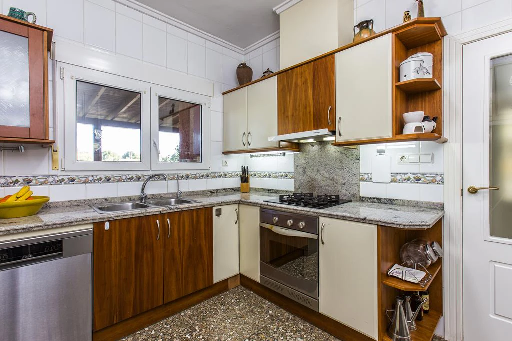 Villa with 2950 m² plot just 700 m from Marineta Cassiana, Dénia