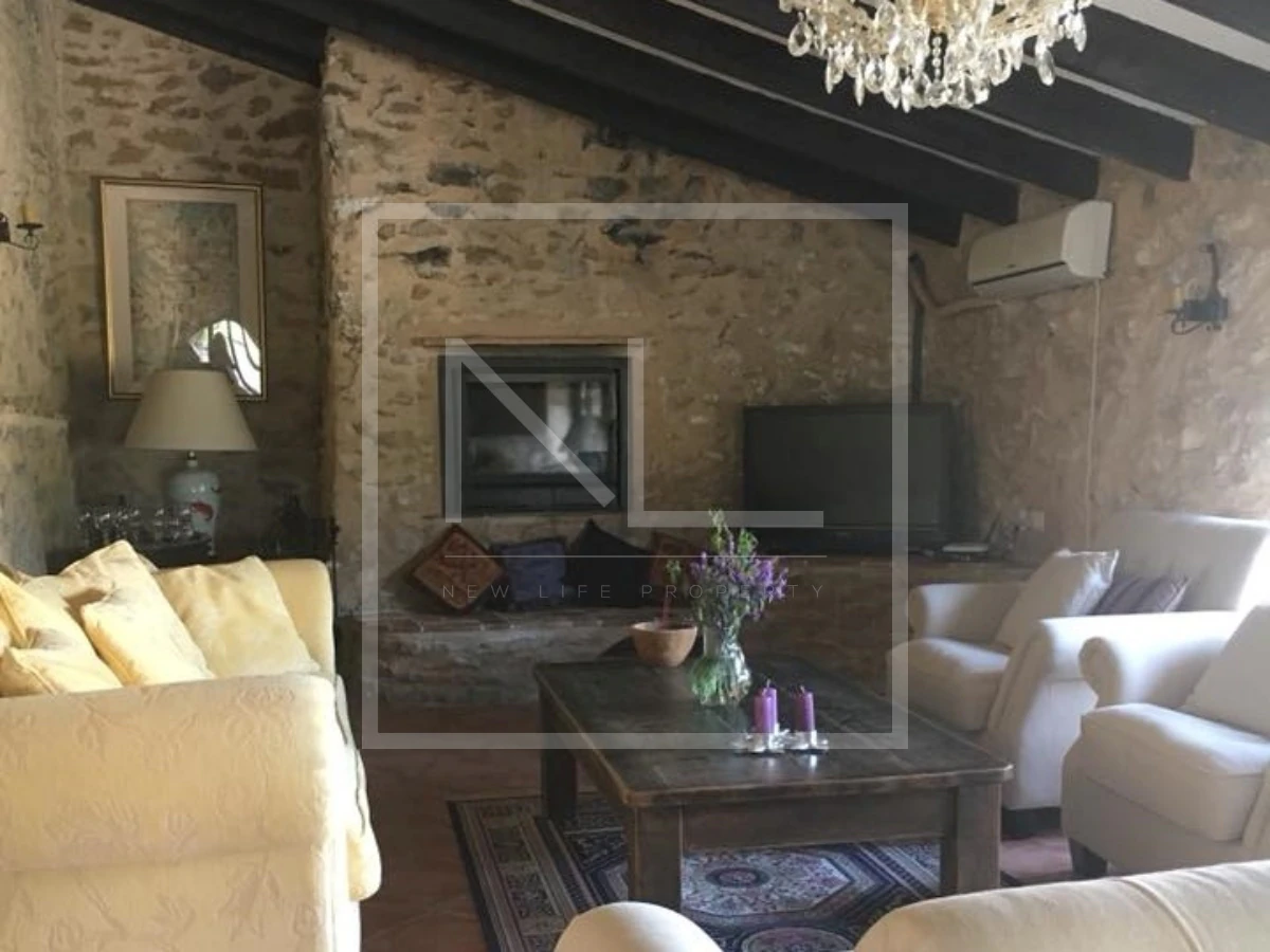 Luxe Villa Te Koop in Benissa met 8 Slaapkamers en Zwembad