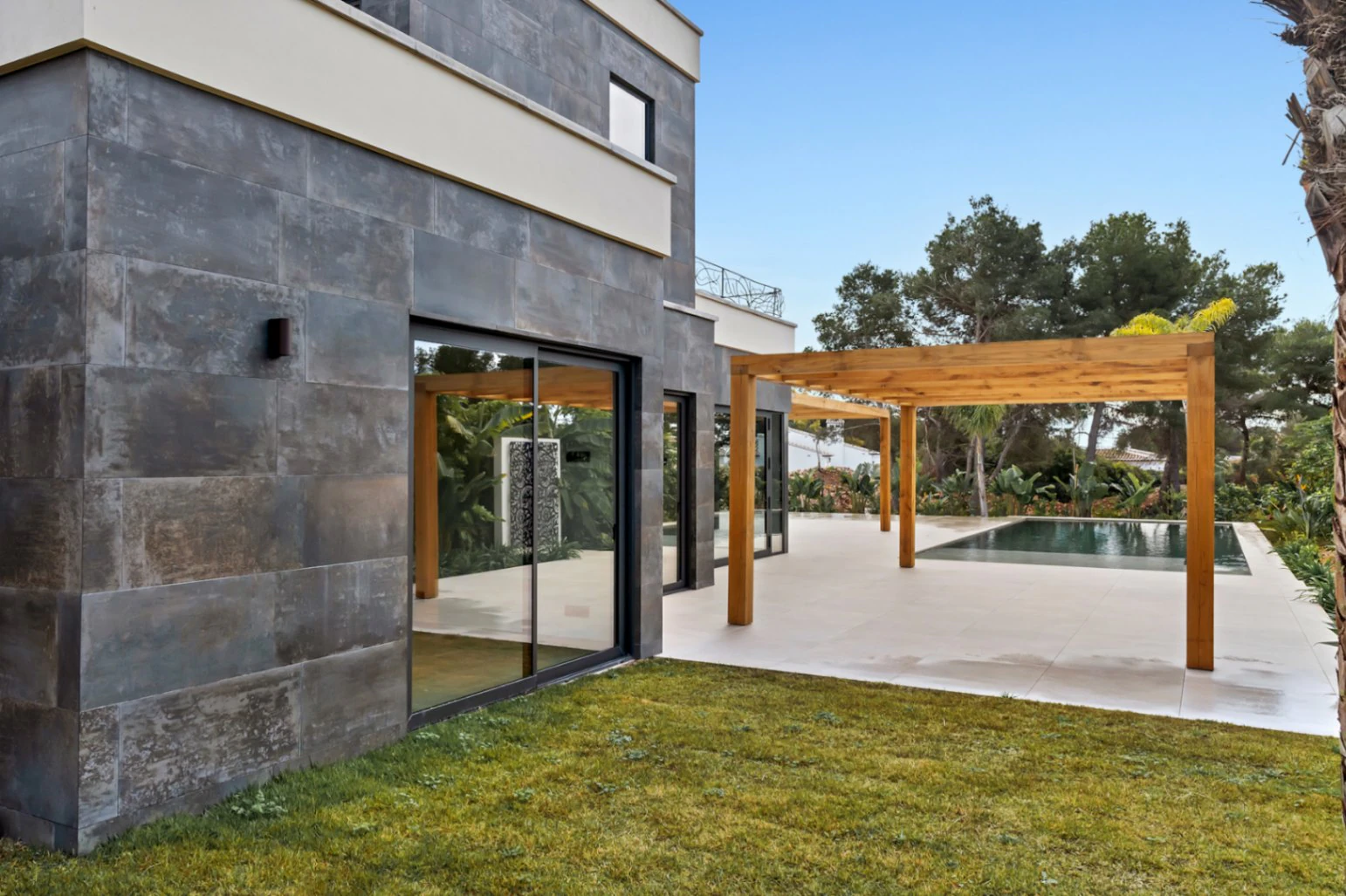 Luxury new build villa located in a quiet area.