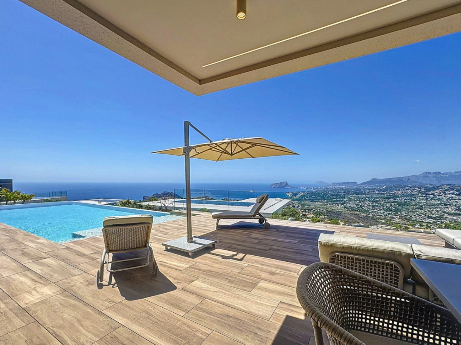 Cumbre del Sol Luxury villa with panoramic views in Jazmines residential area