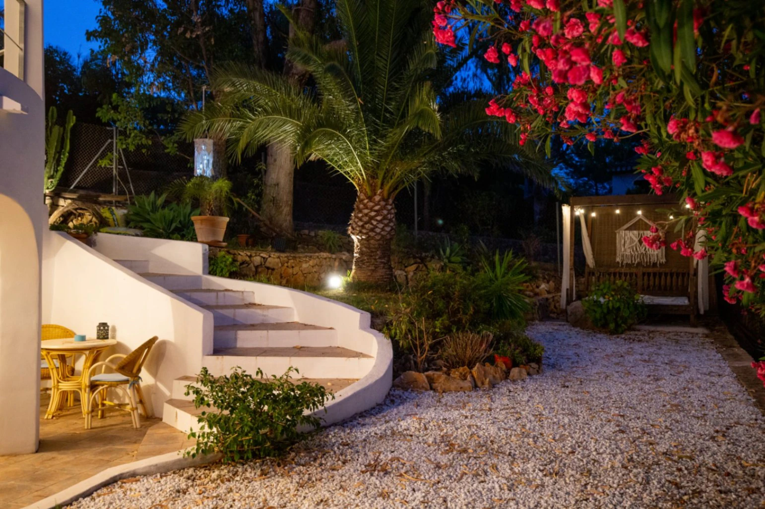 VILLA WITH OPEN VIEWS IN DÉNIA