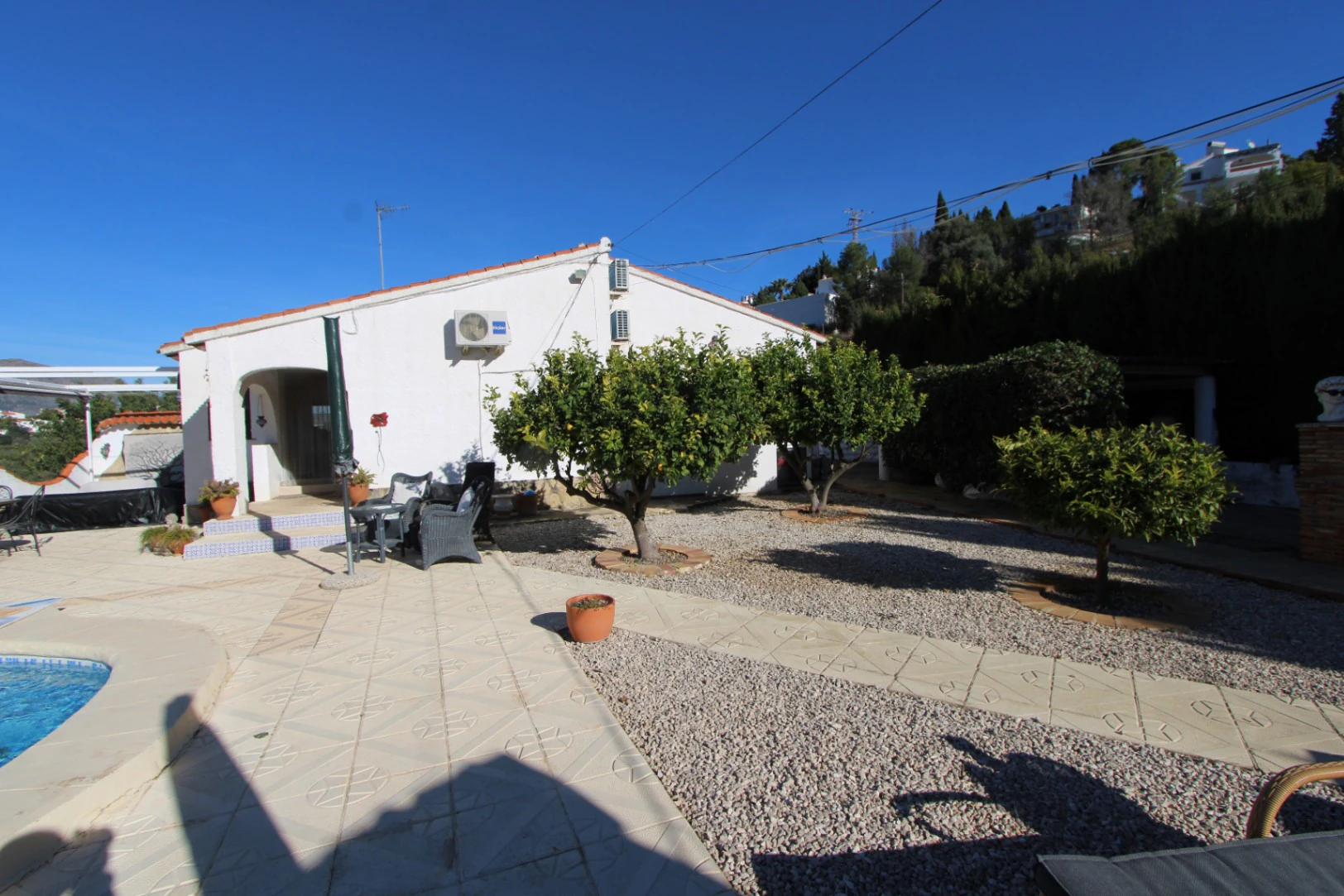 Exklusive Villa zum Verkauf mit Pool in Orba