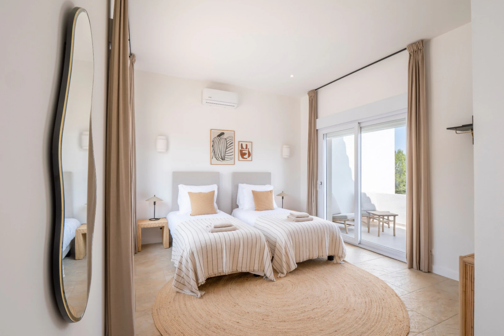 Recently renovated villa with stunning panoramic views of Jávea.