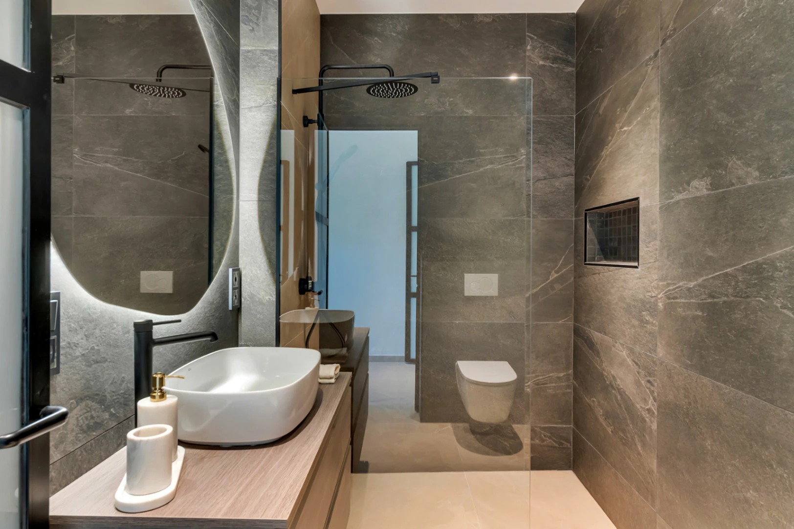 Luxury new build villa located in a quiet area.