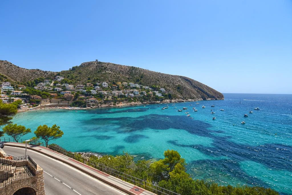 Seafront Penthouse for Sale in El Portet, Moraira – Panoramic Sea Views