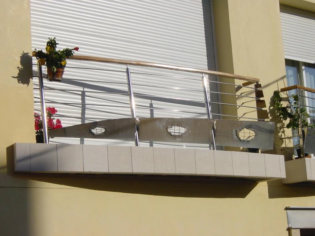 Prachtig herenhuis met uitzicht op zee te koop in de haven van Javea