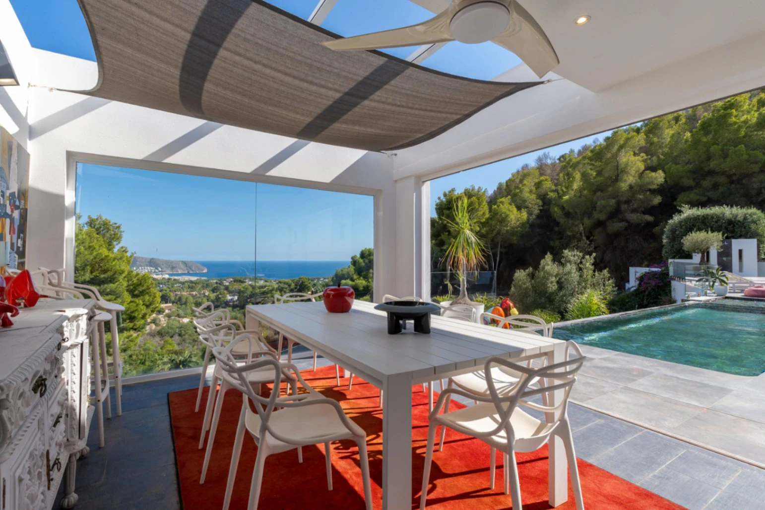 Impactante villa con vistas panorámicas al mar cerca de moraira