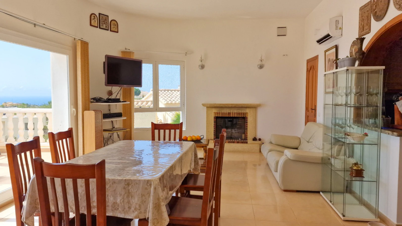 Spacious 4-Bedroom Villa for Sale – 820 m Plot | Costa Blanca
