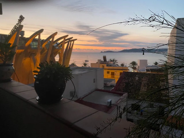 Prachtig herenhuis met uitzicht op zee te koop in de haven van Javea