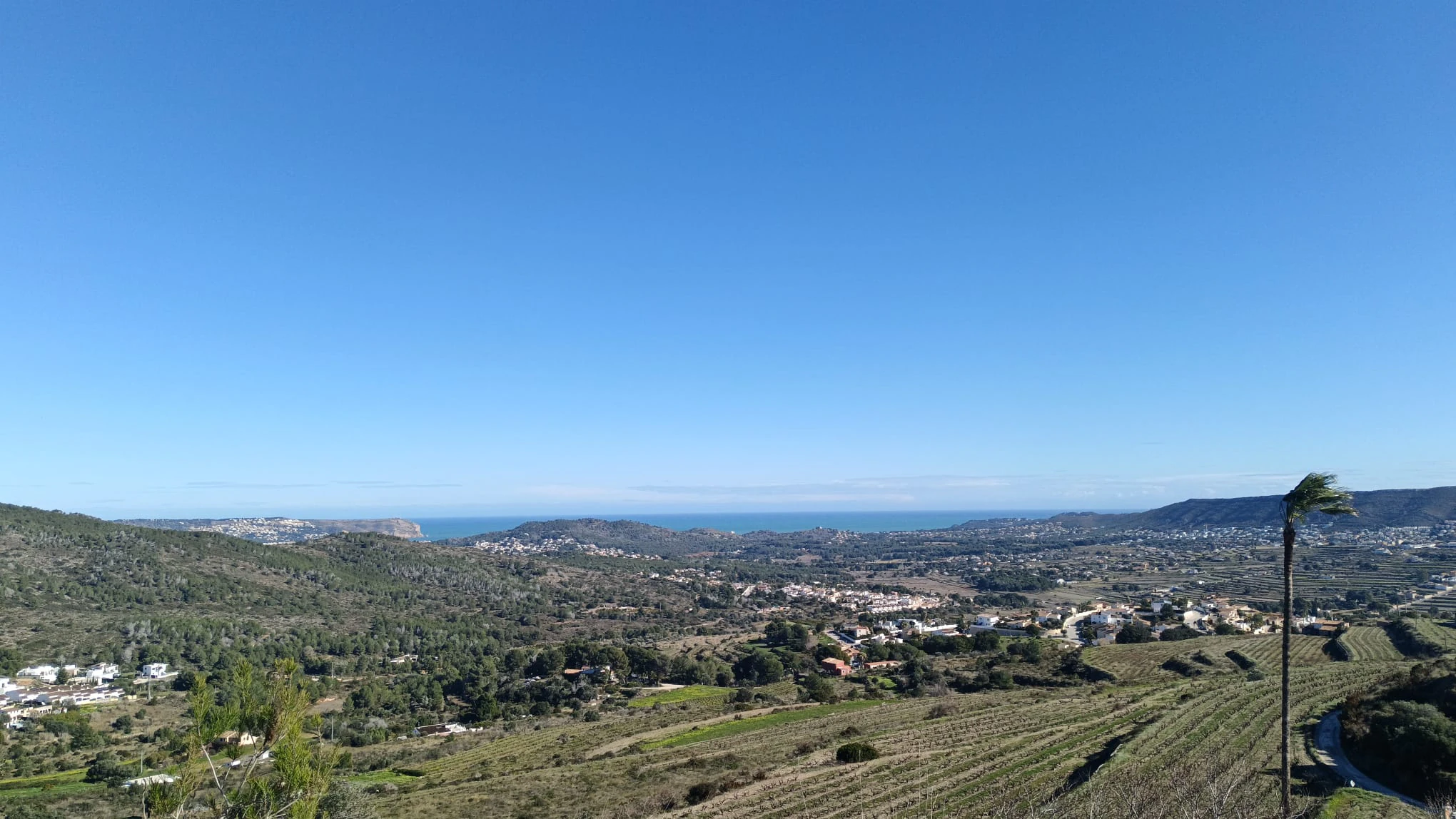 Increíble parcela rústica con vistas panorámicas al mar