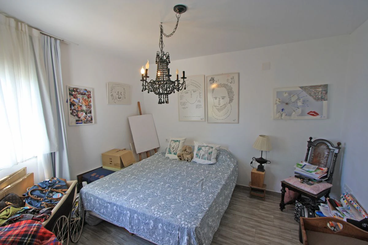 VILLA WITH OPEN VIEWS IN DÉNIA