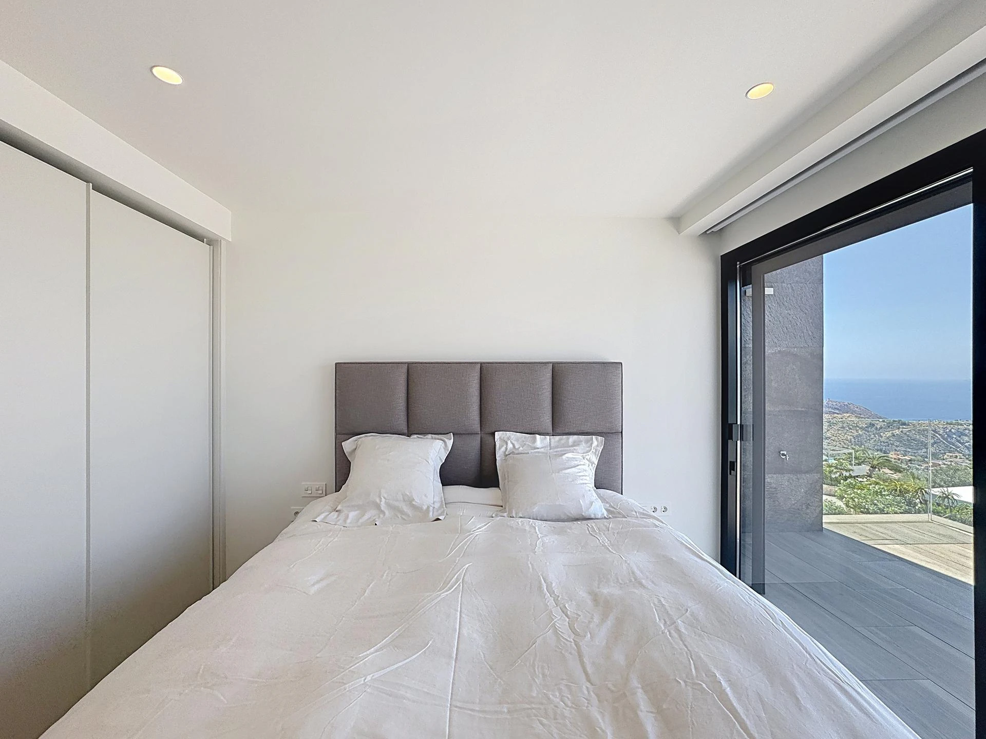 Cumbre del Sol Luxury villa with panoramic views in Jazmines residential area