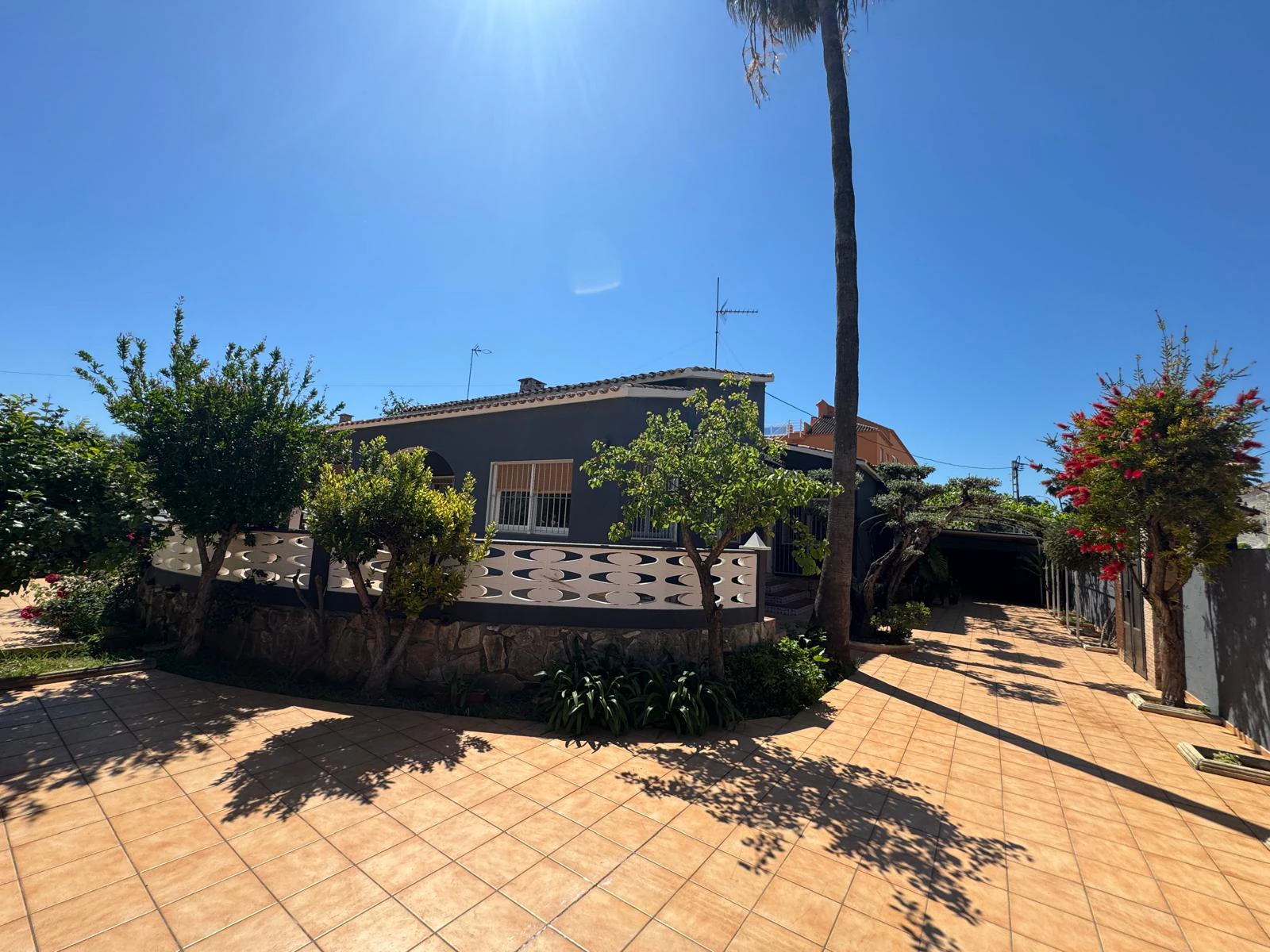 Independent chalet with large plot and private pool in Las Marinas - Dénia