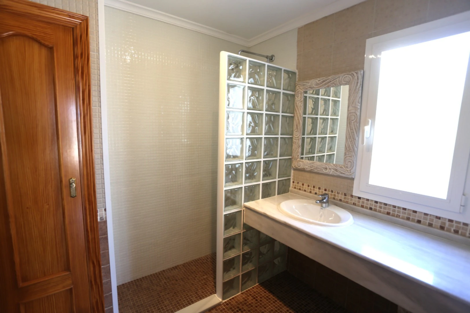 Maison de ville moderne à vendre à Jalon : exposée sud
