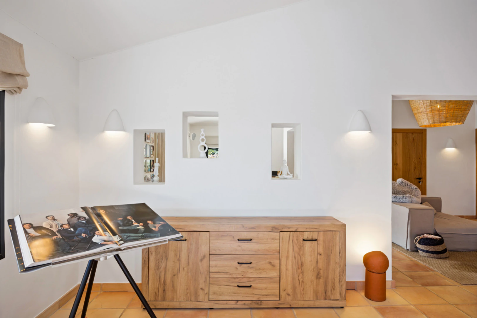 Renovated villa in the Montgo area with a separate guest house.