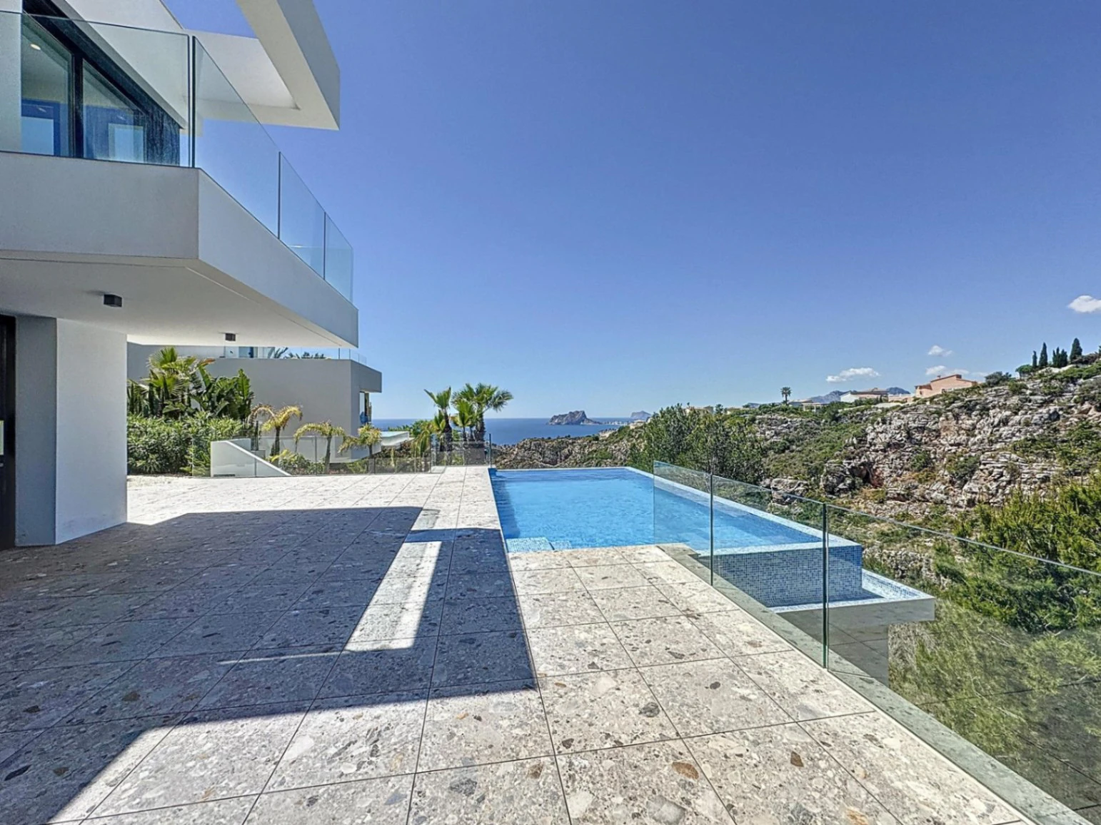 Moderne Villa in Cumbre del Sol mit Meerblick, neu zu beziehen