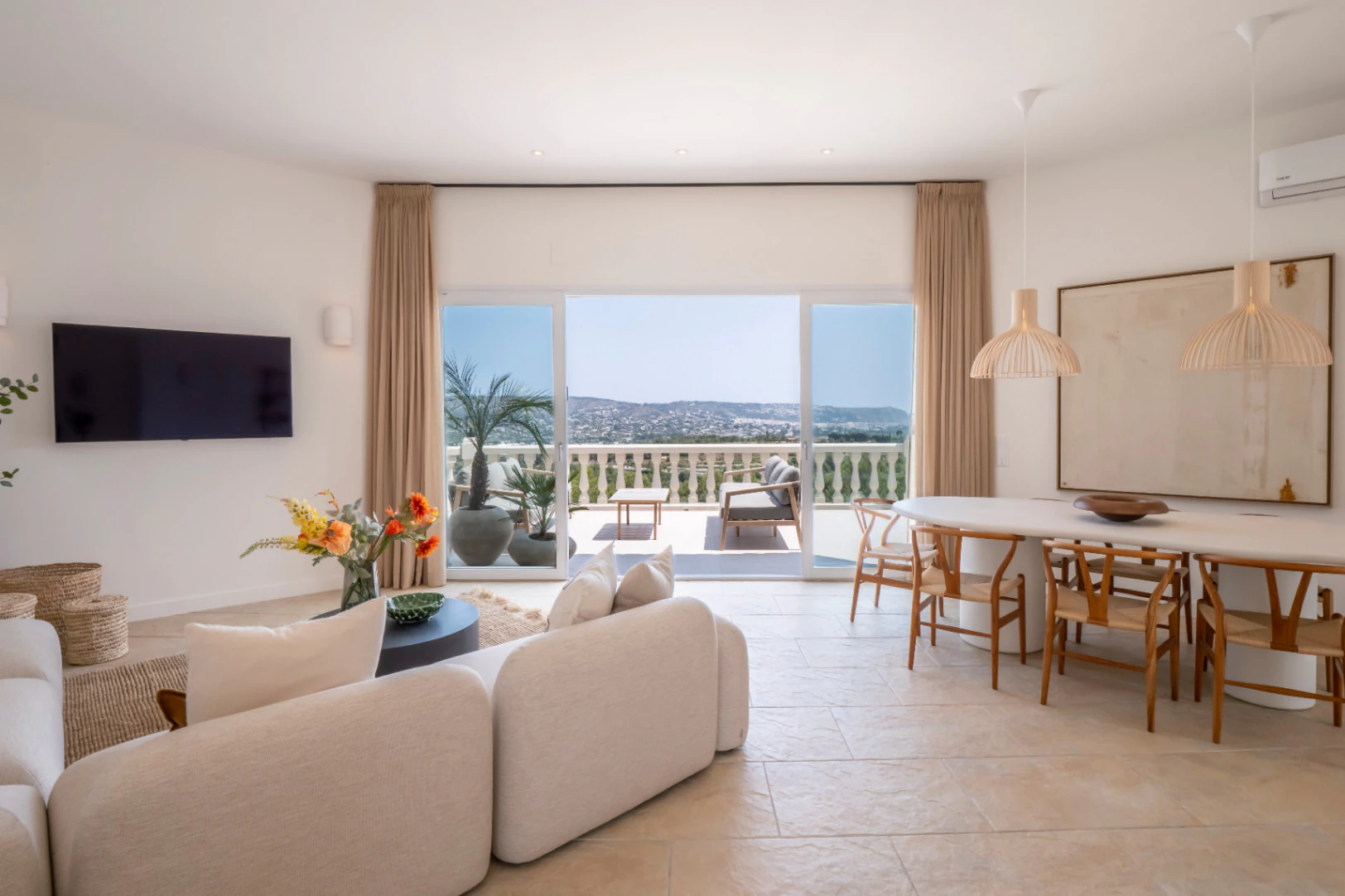 Recently renovated villa with stunning panoramic views of Jávea.