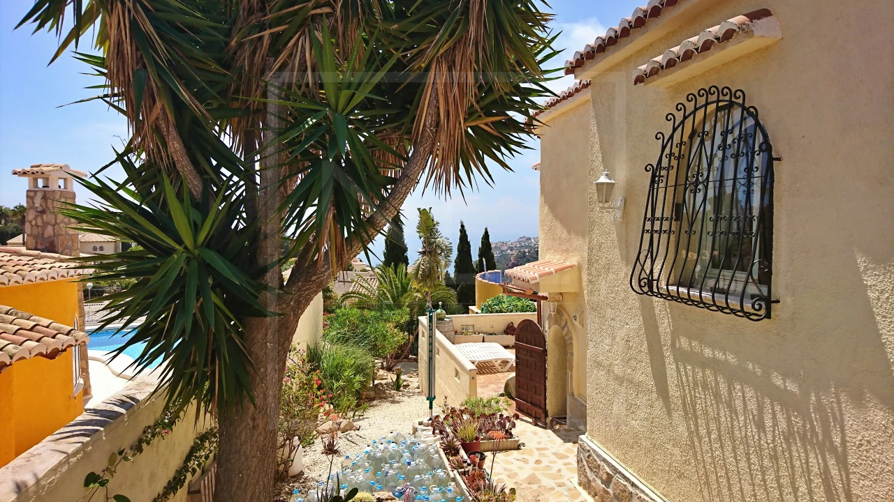 5 bedroom, 3 bathroom villa For Sale in Benitachell