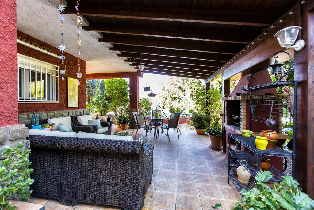 Villa with 2950 m² plot just 700 m from Marineta Cassiana, Dénia